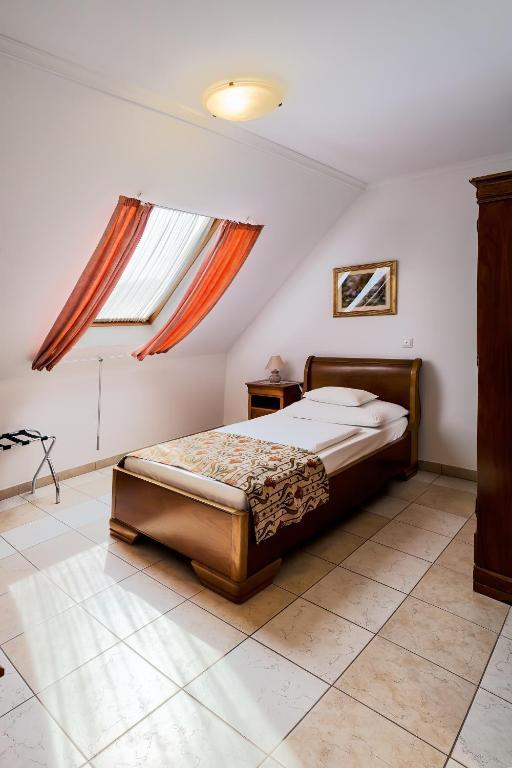 Kata Panzió Bed and breakfast 3*